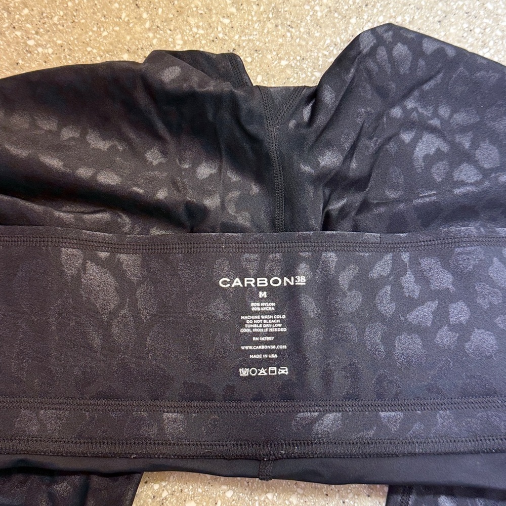 Carbon38 High Rise 7/8 Legging in Leopard Takara Shine Black - Picture 2 of 3